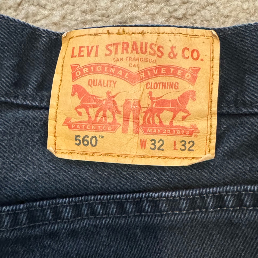 Vintage LEVI’S 560 32x32 Comfort Fit Tapered Leg Jeans
